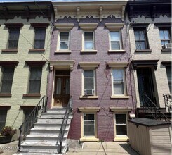 Building Photo - 5 Irving St