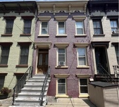 Building Photo - 5 Irving St