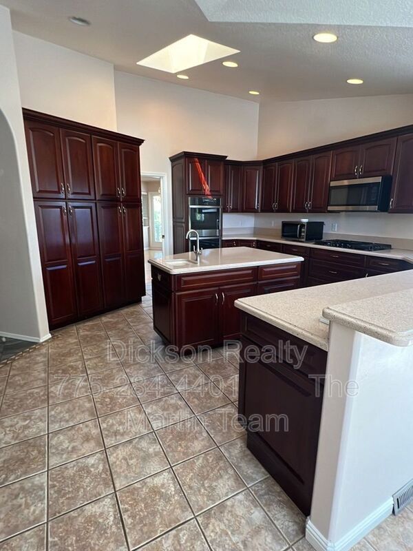 Foto del edificio - 3245 Marthiam Ave