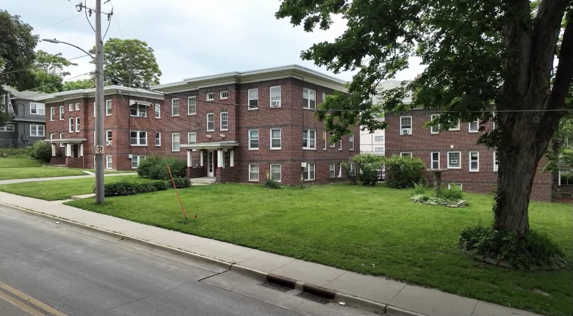 Primary Photo - 3015 Woodland Ave