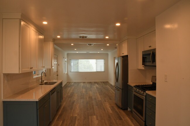 Building Photo - 1140 Highview Ave