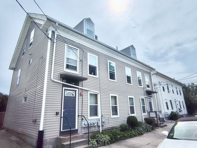 Building Photo - 48 Bentley St