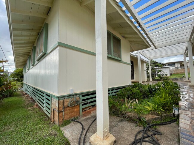 Building Photo - 120 Rose St