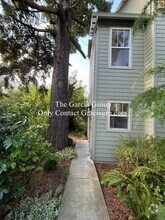 Building Photo - 8782 SE Flavel St