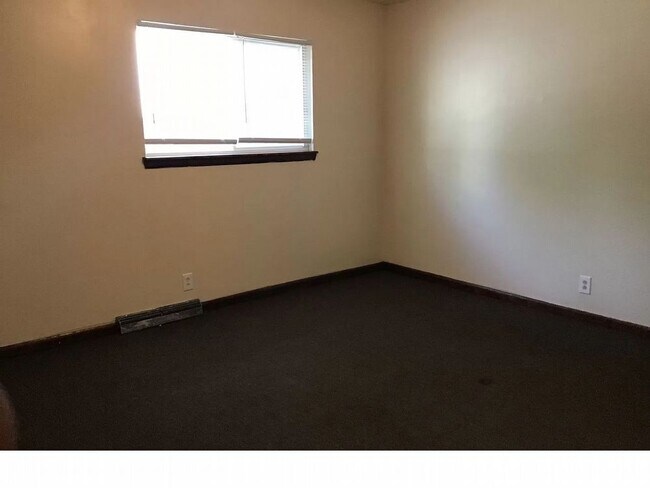 Foto del edificio - 4651 N 36th Street - 2 Bedroom Upper