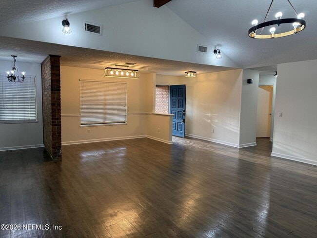 Foto del edificio - 35056 Keith Rd