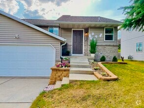 Building Photo - 3016 Maple Valley Dr
