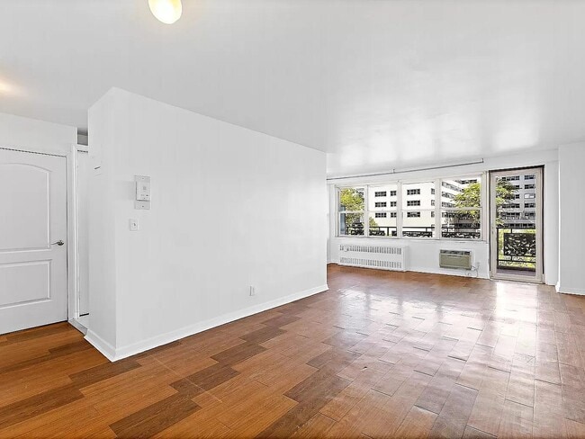 Building Photo - 2650 Ocean Pkwy