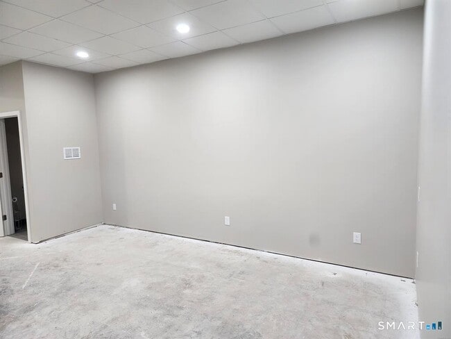 Building Photo - 16 Church St