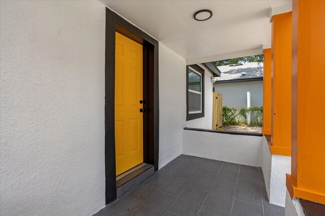 Building Photo - 812 W Miller St