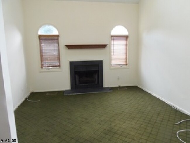 Building Photo - 10 Fowler Dr