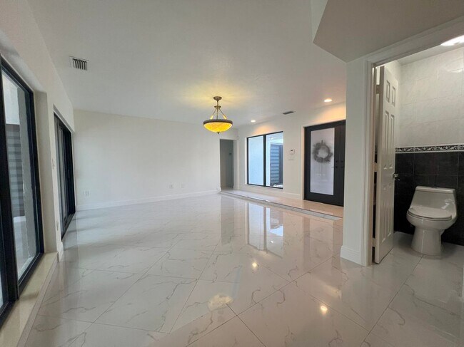 Foto del edificio - 8735 SW 54th Terrace