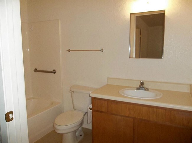 Building Photo - 221 Harris Dr