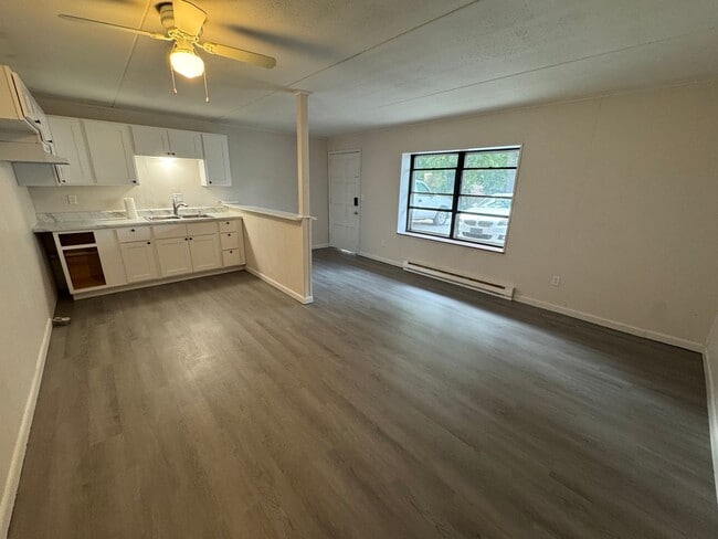 Building Photo - Maryville City 37803 - Recently remodeled 1-Bedroom, 1 Bath Home - Contact Tim Tipton (865) 806-7255