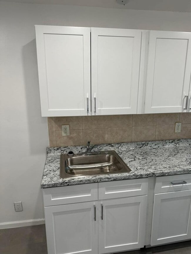 Building Photo - Avondale Gardens Apartments