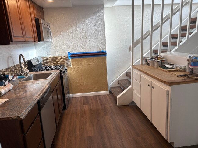 Kitchen - 2424 Jefferson St