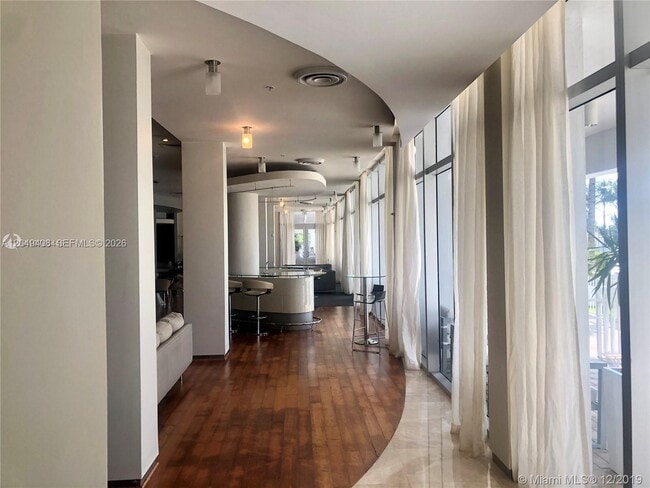 Building Photo - 10275 Collins Ave