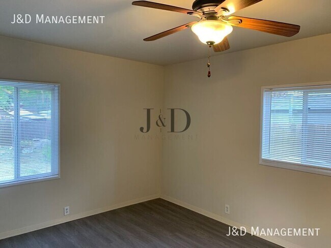 Building Photo - 8770 Lamar St