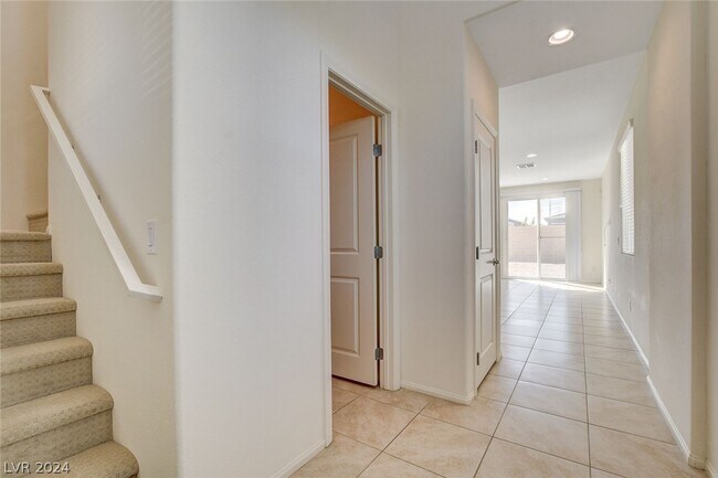 Building Photo - 5453 Desert Mirage St