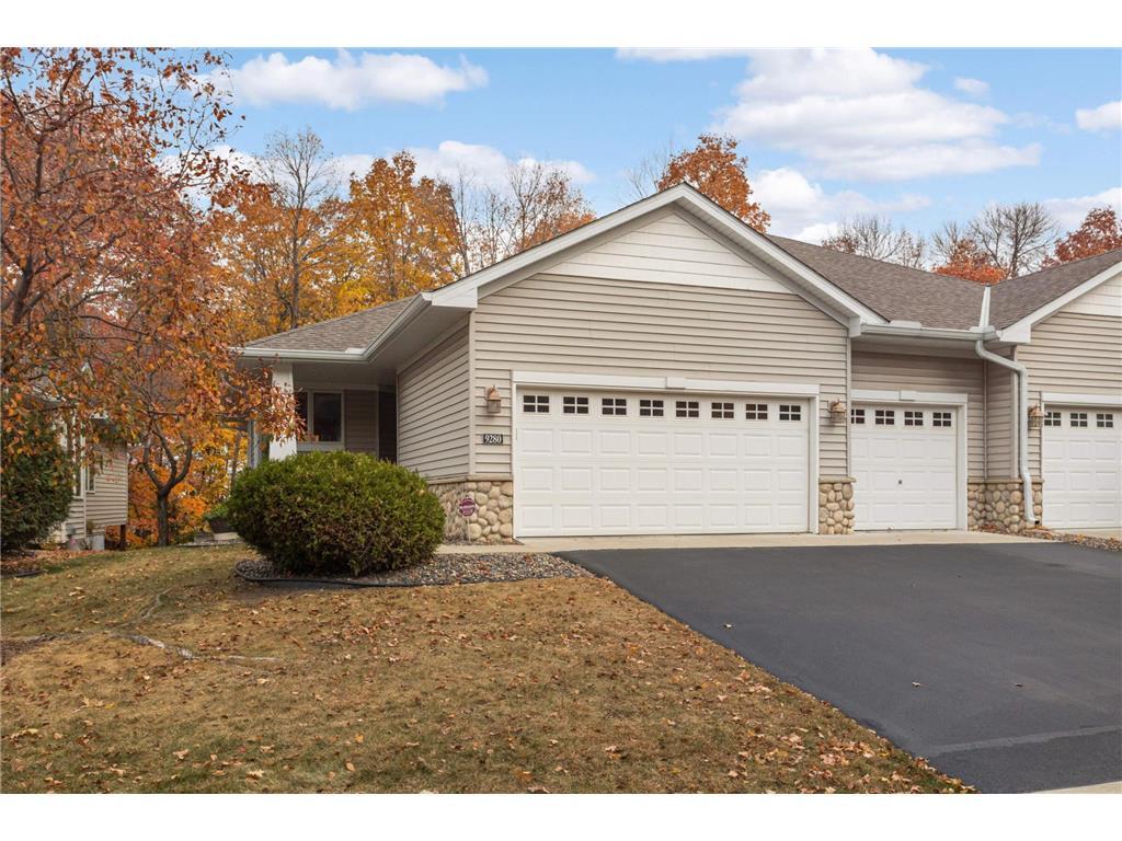 Primary Photo - 9280 Blackoaks Ct N