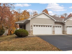 Building Photo - 9280 Blackoaks Ct N