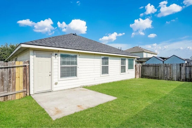 Building Photo - 8583 Chaletford Dr