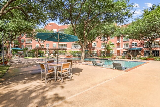 Building Photo - 5225 Maple