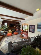 Building Photo - 3665 Glencairn Rd