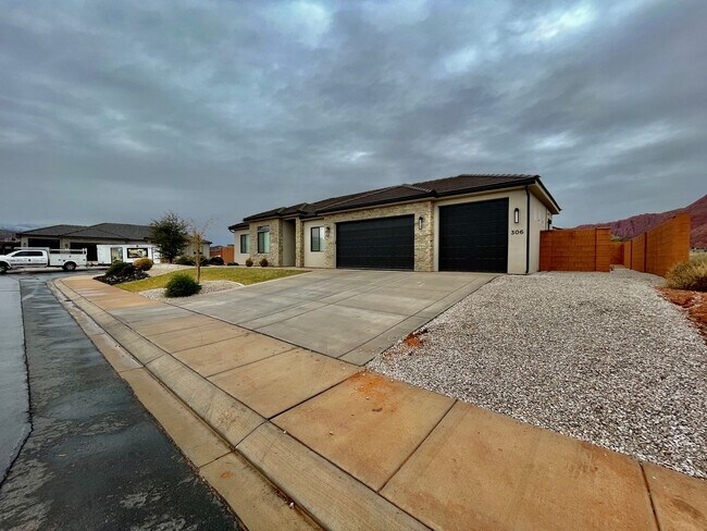 Building Photo - Lovely Four-Bedroom in Ivins with 3-Car Garage and Small RV parking Has Lots of Upgrades