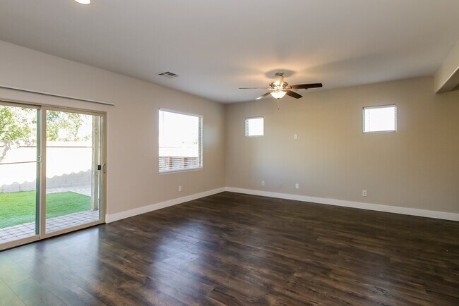 Foto del edificio - 1240 E Taylor Trail