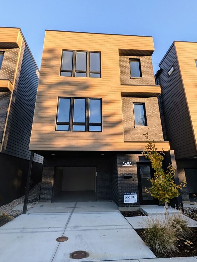 Primary Photo - Luxurious LEED GOLD Certified 3-Bedroom Ho...