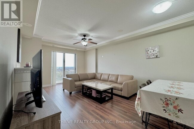 Photo du bâtiment - 1030 Coronation Dr