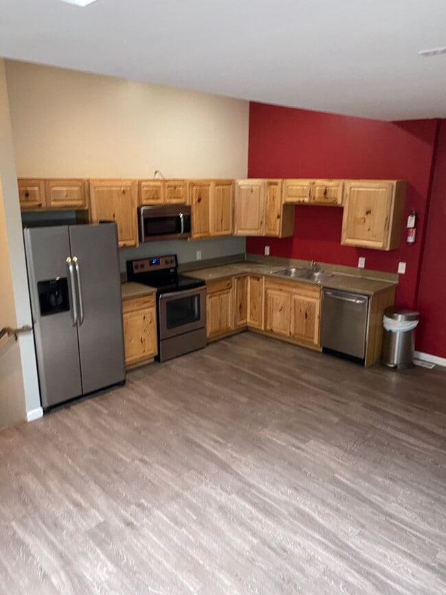 Building Photo - 108 W 6th St