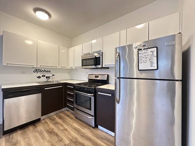 Foto del edificio - 1544 W Glenlake Ave