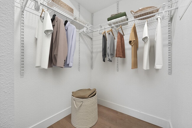 Vestidor - eaves Pleasanton