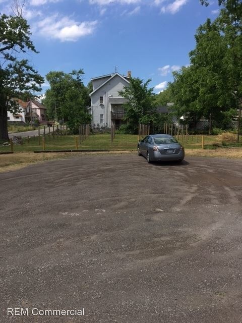 Foto del edificio - 426 Vine Ave NE