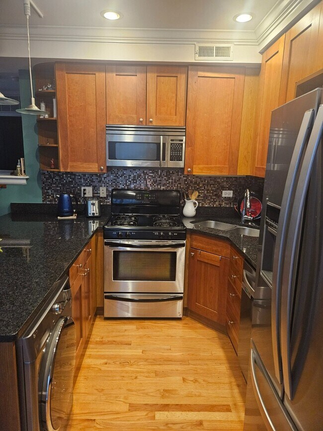 Building Photo - 1258 W Winona St