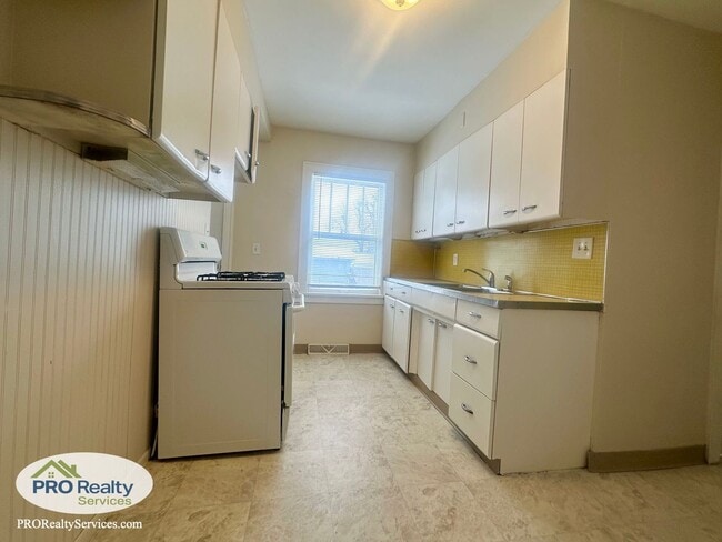Foto del edificio - 4001-4003 N Bryant Ave