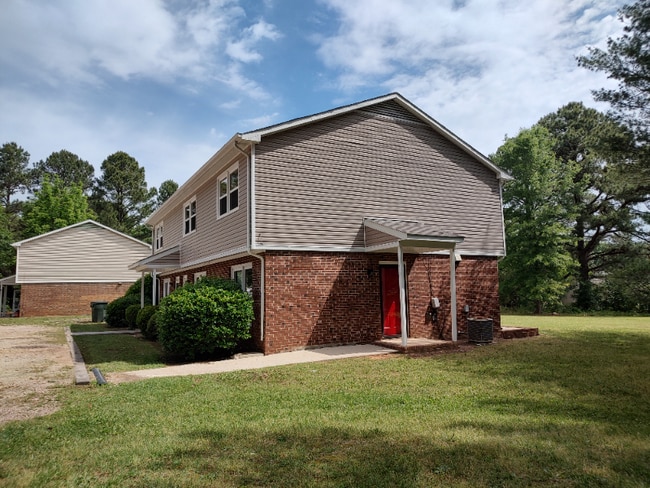 Building Photo - 705 Smithdale Dr