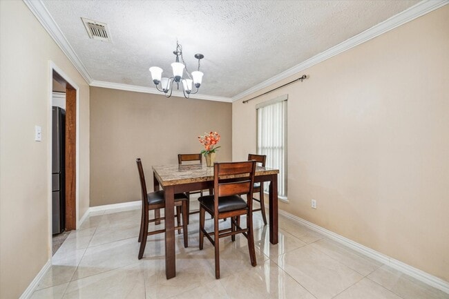 Building Photo - 21423 Park Valley Dr