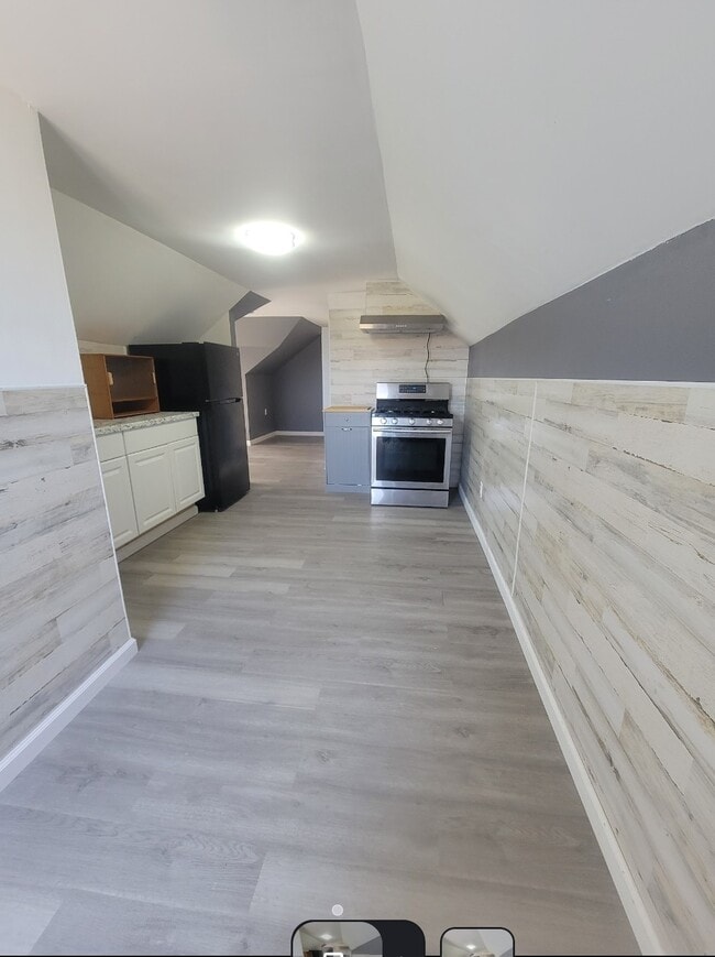 Building Photo - 129 Sergeant St