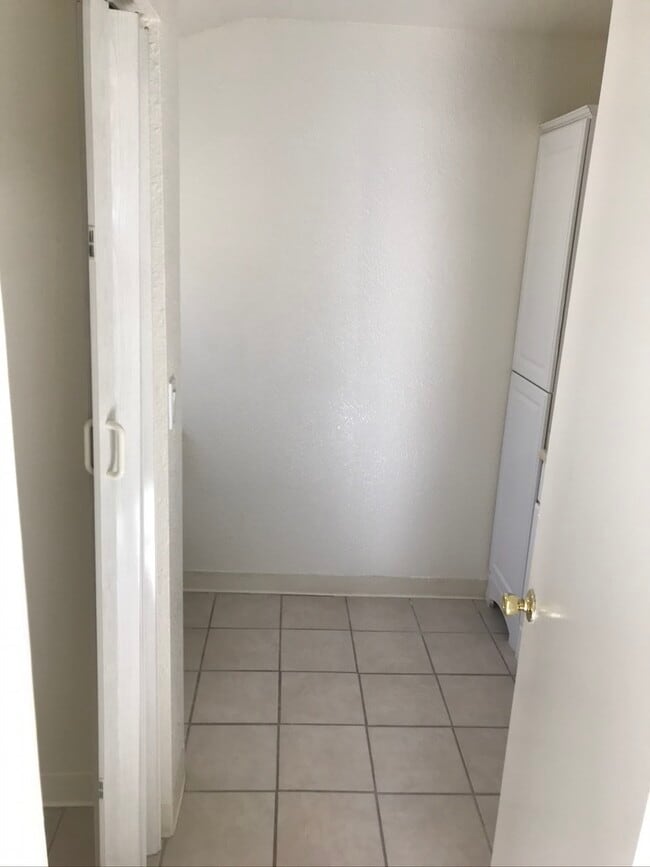 Building Photo - 24 Brooklyn Ave