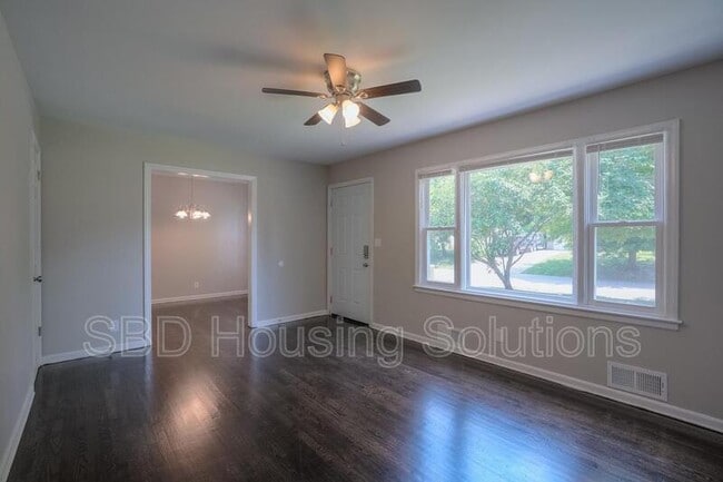 Foto del edificio - 10104 Bellaire Ave