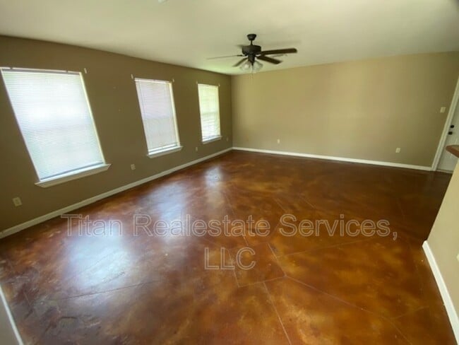Building Photo - 308 S Landry Dr