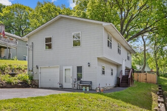 Building Photo - 31 Riverview Ave