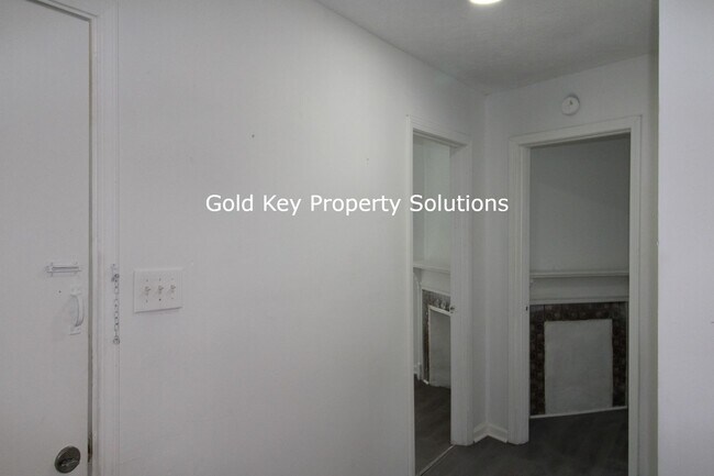 Building Photo - 1719 S Elm St