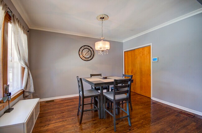 Building Photo - 3012 N Luna Ave