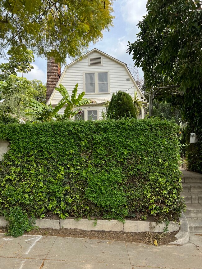 Building Photo - 1644 Maltman Ave