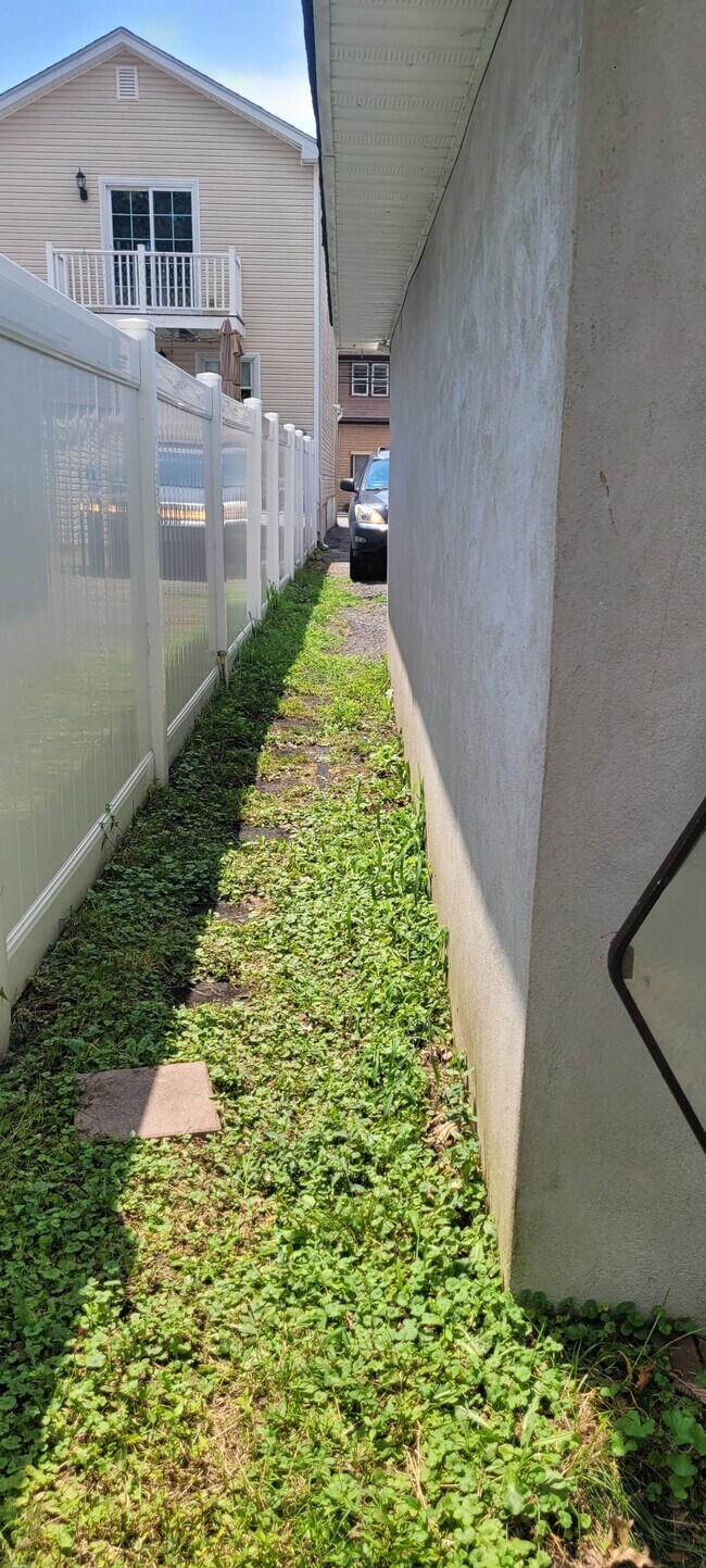 Building Photo - 130 Main St