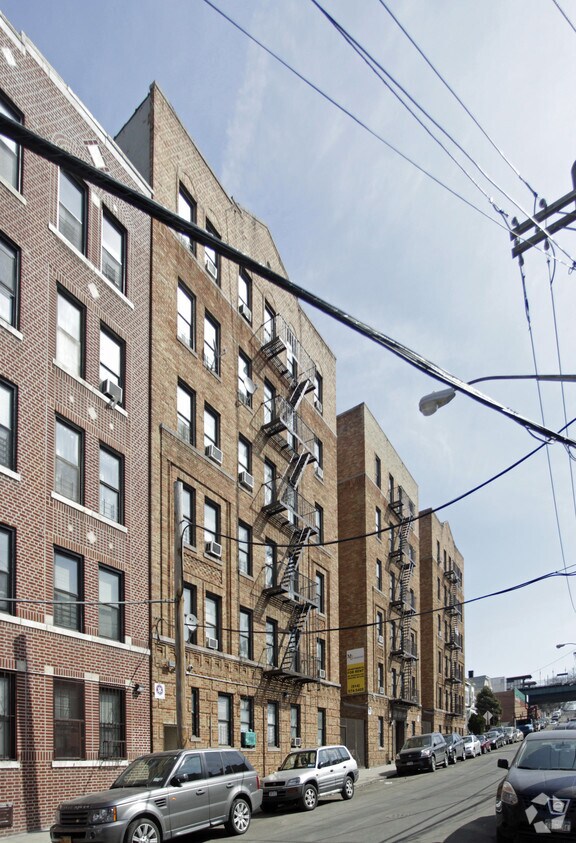 Foto del edificio - 667 E 232nd St